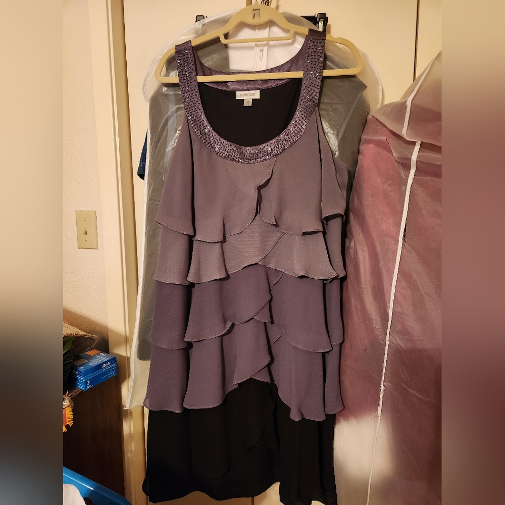 Size 16 sleeveless layered tier dress.
